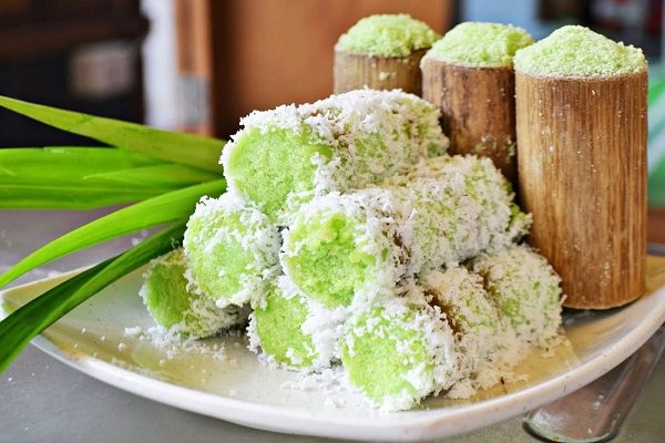 Bánh ống lá dứa béo ngậy, thơm nức